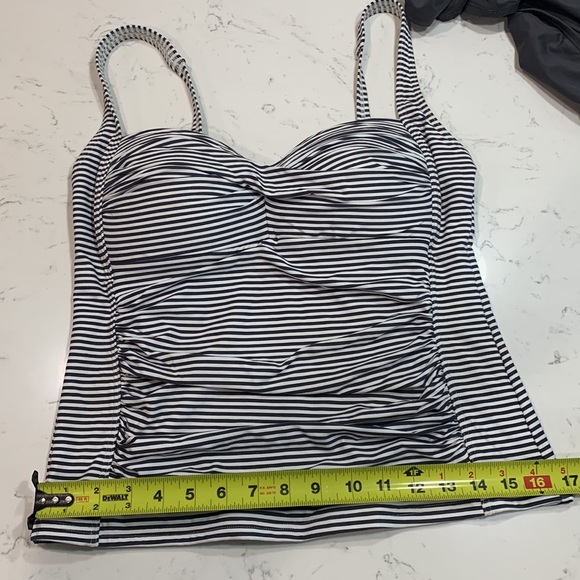Size 14 Molded Niptuck Swim Top - Picture 6 of 11